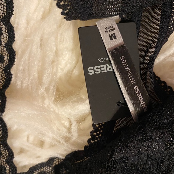Express NWT thong panties - Picture 3 of 3